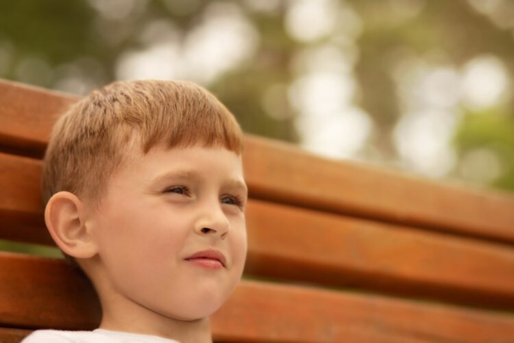Oma ziet stiekem haar kleinzoon van 4 ondanks verbod van haar dochter