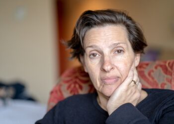 Sabine (58): “Hij heeft me nooit geslagen, maar zijn woorden deden vaak meer pijn”