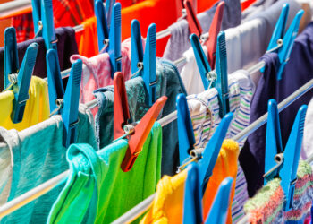 Muffe geur na het wassen? Dit is waarom en zo los je het op