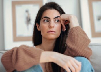 Lieve ontdekt geheim van haar moeder na haar overlijden: ‘Ze had een minnaar’