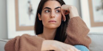 Lieve ontdekt geheim van haar moeder na haar overlijden: ‘Ze had een minnaar’