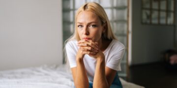 Kim (37): “Ik heb mijn man het huis uitgezet na schokkende berichten – je raadt nooit van wie.”