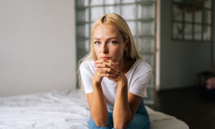 Kim (37): “Ik heb mijn man het huis uitgezet na schokkende berichten – je raadt nooit van wie.”
