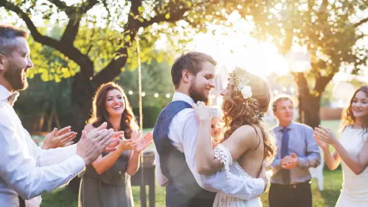 Mark: “Mijn vrouw is boos omdat ik haar dochtertje wil weg photoshoppen uit onze huwelijksfoto’s.”