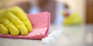 Schokkend: Zoveel bacteriën zitten er op je vaatdoekje – volg dit advies!