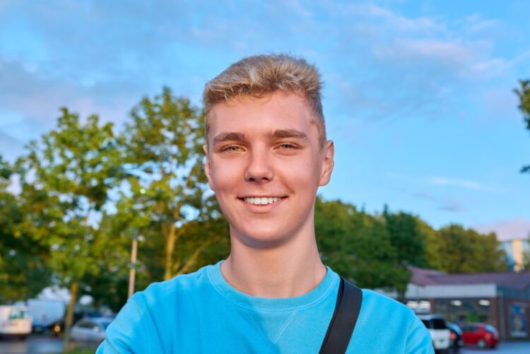 Tom (28):  “Mijn ouders vinden dat ik een huis moet kopen, maar ik wil liever reizen.”