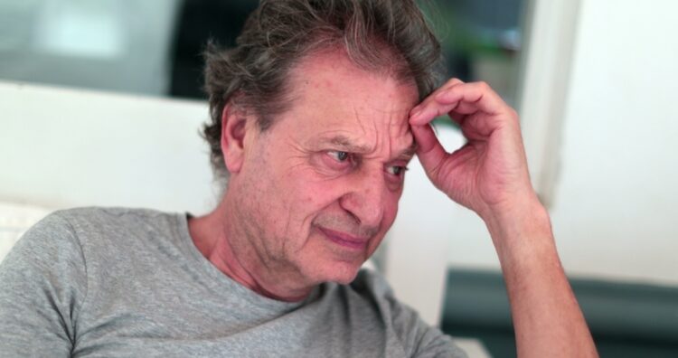 Joop (69): “Ik ging uit eten, maar ik kon de bediening niet verstaan want ze spraken alleen Engels”