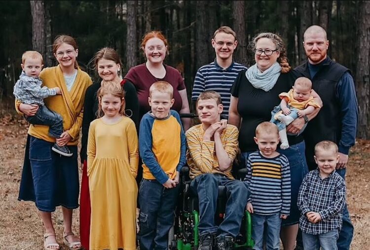 Lisa, moeder van 11 kids opnieuw zwanger: “We geven 1400 euro per maand uit aan eten”