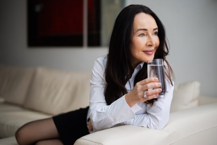 Om deze reden moet je iedere ochtend een glas warm water op een lege maag drinken