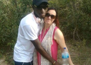 Heidi (31) laat negen kinderen achter voor haar grote liefde uit Gambia