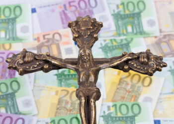 Zussen ontdekken schokkende wijziging in testament: ’Moeder maakte de kerk ineens enige erfgenaam’