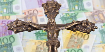 Zussen ontdekken schokkende wijziging in testament: ’Moeder maakte de kerk ineens enige erfgenaam’