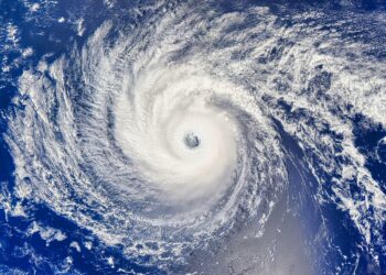 Orkaan Kirk op koers naar Europa: “Het gaat spoken!”