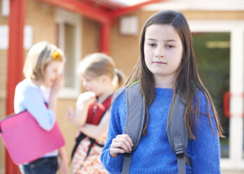 Eline’s dochter worstelt met nieuwe juf: ‘Ze gaat vaak huilend naar school’