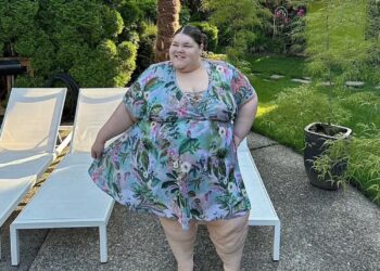 Plus-size travel influencer uit kritiek op luchthaven: “Luchthaven alleen toegankelijk voor slanke mensen”