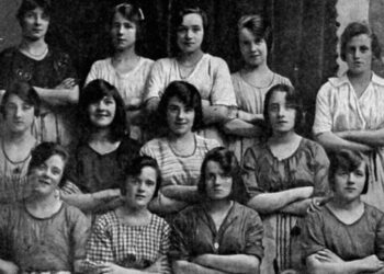 Vreemde ontdekking op oude foto: Het geheim is vreemd zie jij het?