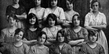 Vreemde ontdekking op oude foto: Het geheim is vreemd zie jij het?