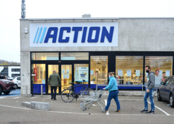 Klant onthult geheime codes op Action-prijskaartjes. Dit moet je weten!