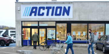 Klant onthult geheime codes op Action-prijskaartjes. Dit moet je weten!