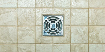 Ruik je een vieze geur uit je afvoerputje? Zo los je het simpel op!