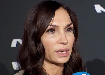 Kijkers verbaasd door Famke Janssen: ‘Wat heeft ze met haar gezicht gedaan?’