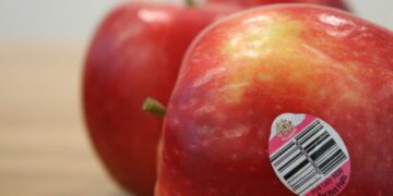 De waarheid achter de stickers op fruit. Zie je deze stickers eet het dan niet!