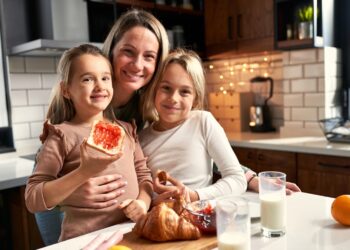 Mira (28): “Ik liet mijn ex-man hertrouwen met mijn zus – nu hebben ze mijn kinderen afgepakt en willen ze mij uit hun leven bannen”