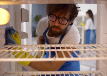 Dit is de smerigste plek in je koelkast en bijna niemand maakt dit schoon