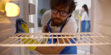 Dit is de smerigste plek in je koelkast en bijna niemand maakt dit schoon