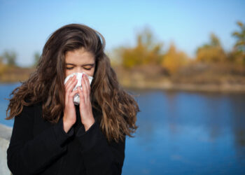 Je neus snuiten of je snot ophalen bij verkoudheid? Hier het antwoord! (nooit meer doen dus)