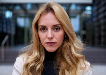 “Layla (26): Werkgevers zouden verplicht moeten worden om menstruatieverlof aan te bieden.”