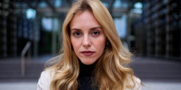 “Layla (26): Werkgevers zouden verplicht moeten worden om menstruatieverlof aan te bieden.”