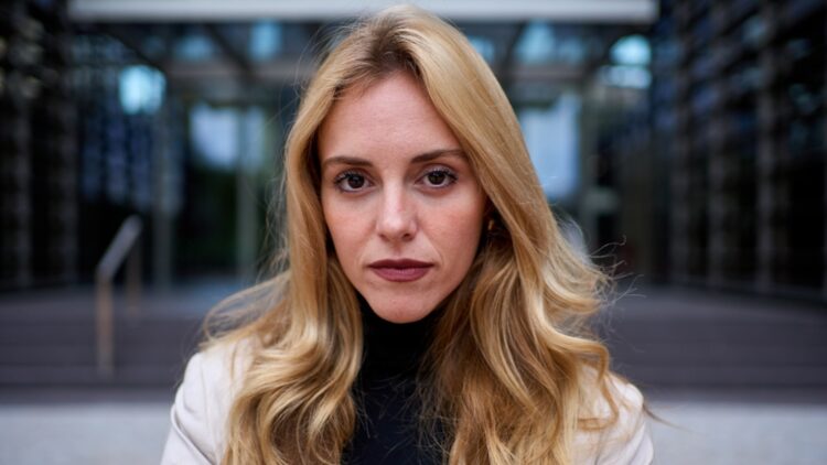 “Layla (26): Werkgevers zouden verplicht moeten worden om menstruatieverlof aan te bieden.”