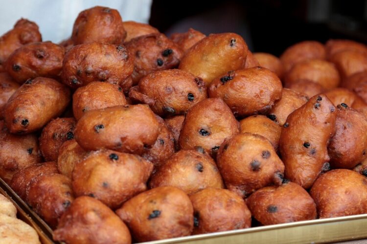 Anja (58): “2,50 euro voor een oliebol? Dat slaat toch helemaal nergens meer op!”