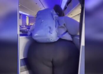 Olivia’s uitdaging in het vliegtuig, volgens haar is dit pure discriminatie