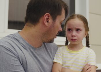 Respectloos en brutaal kind? Hoe ga je hiermee om? Hier zijn 9 tips van een expert!