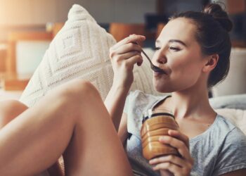 Ontdek hier de reden waarom je elke ochtend een lepel pindakaas zou moeten eten