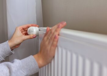 Verwarming weer gebruiken? Zo ontlucht je jouw radiatoren op de juiste wijze