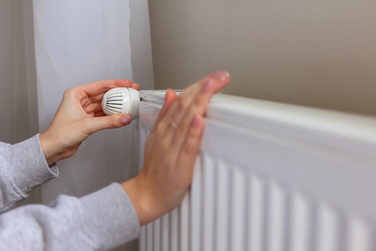 Verwarming weer gebruiken? Zo ontlucht je jouw radiatoren op de juiste wijze