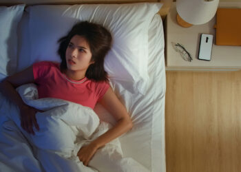 Dit is de reden waarom je steeds midden in de nacht wakker wordt