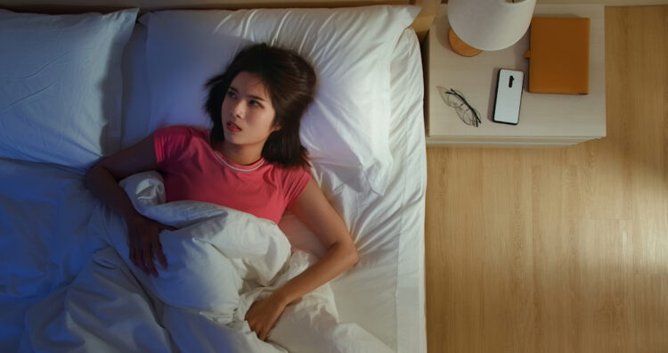 Dit is de reden waarom je steeds midden in de nacht wakker wordt