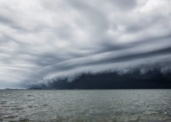 Extra weerbericht: “Het komt recht op ons af, thuisblijven als dat mogelijk is.”