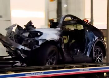 Vier inzittenden overlijden in brandende Tesla nadat elektrische deuren niet opengingen