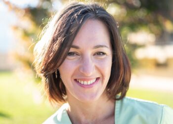 Karin (41): “Ik schrap mijn ouders uit mijn testament vanwege hun verleden – en nu proberen ze mijn leven te vernietigen”