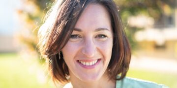 Karin (41): “Ik schrap mijn ouders uit mijn testament vanwege hun verleden – en nu proberen ze mijn leven te vernietigen”