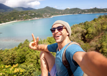 Lucas (36): “Ik besloot mijn ouders niet in mijn testament op te nemen – nu chanteren ze me en dreigen ze mijn leven te ruïneren”