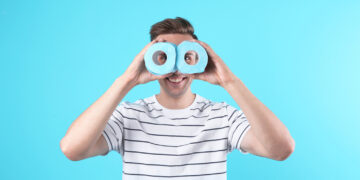 Om deze reden brengen jonge mannen zoveel tijd door op de wc