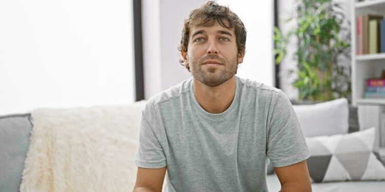 Leon (33): “Ik weiger mijn kinderen te laten vaccineren en word behandeld alsof ik een misdadiger ben.”
