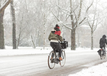 Weeralarm: winterse buien en grote temperatuurverschillen in het land