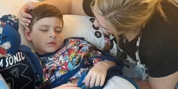 Carly vertrouwt op intuïtie en redt leven zoon dankzij onverwachte ontdekking